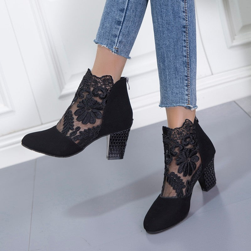 Élégance Lace – Escarpins à Talon Épais